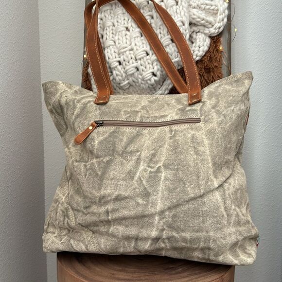 Myra Boulangerie Floral Trim Tote - Picture 4 of 8